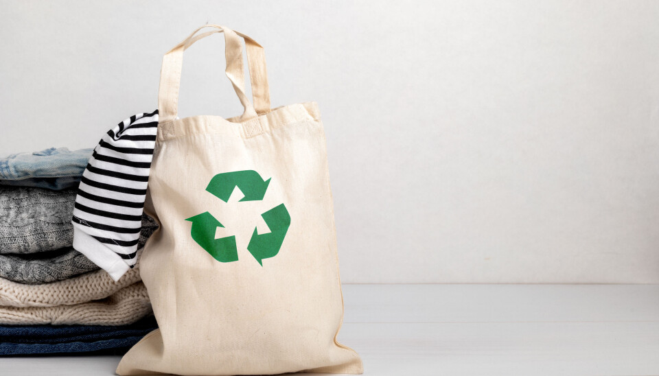 Kjøp av brukte klær er i vinden for tiden. Årets bruktmarkedsundersøkelse viser at folk er blitt enda mer positive til å kjøpe brukte klær enn før.