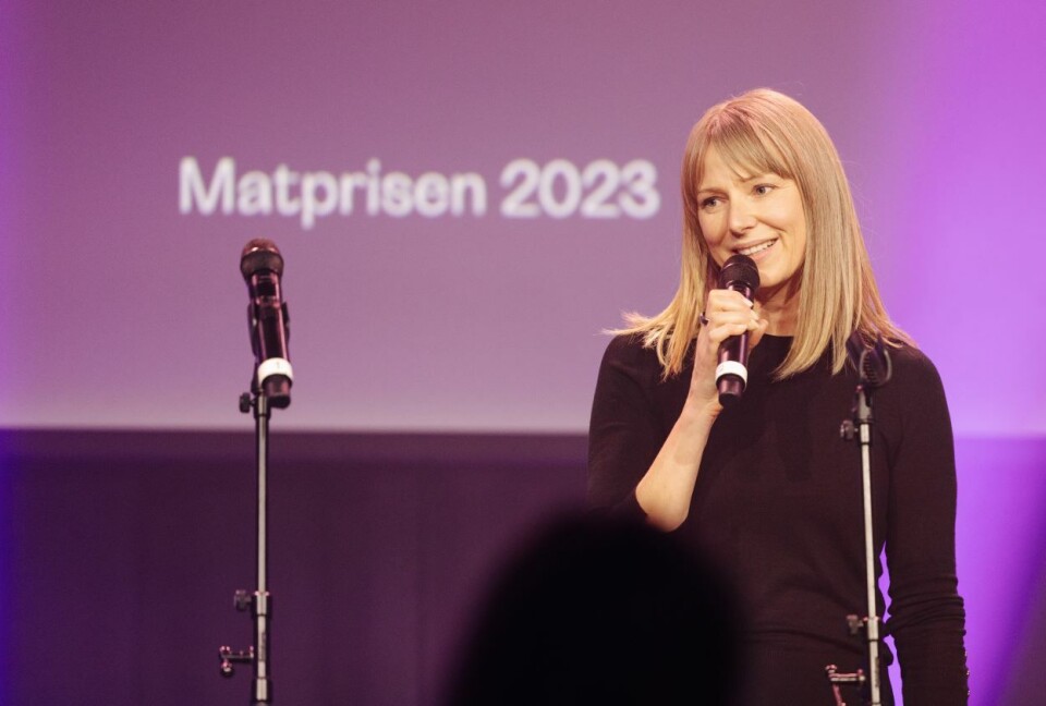 Marit Kolby ble i fjor kåret til Årets formidler. Her takker hun fra scenen under utdelingen av Matprisen 2023. Foto: Magnus Gulliksen | Matprisen