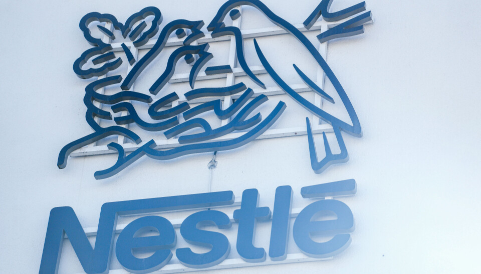 Mat- og drikkegiganten Nestlé får kritikk for å tilsette sukker i babymat i ikke-vestlige land. Mat- og drikkegiganten Nestlé får kritikk for å tilsette sukker i babymat i ikke-vestlige land.