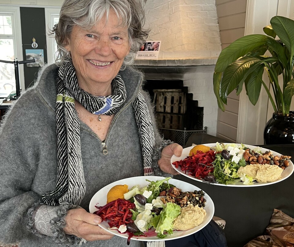 – Jeg tror jeg er den i Norge som har laget mest økologisk mat, sier Bente Westergaard. Her med bestselgeren sin, Energisalat.