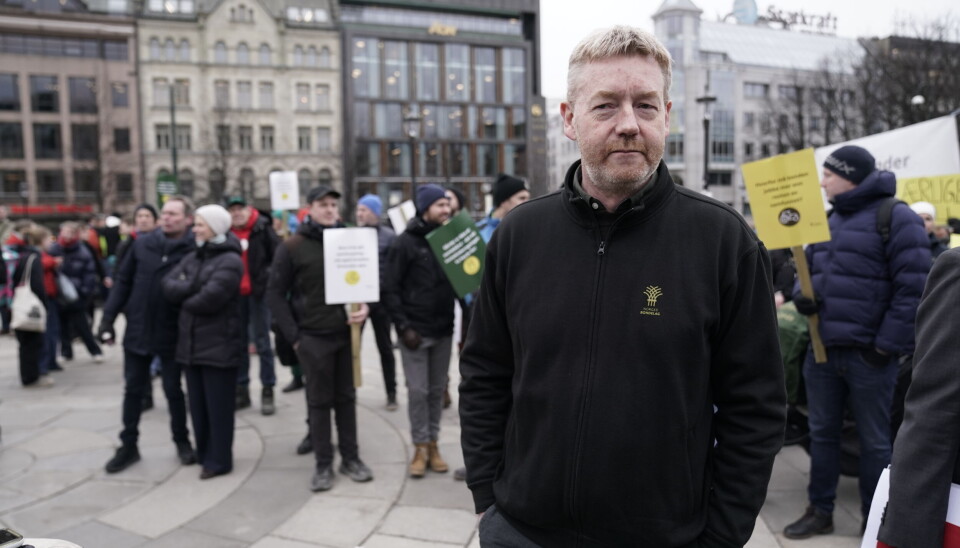 Leder for Norges Bondelag, Bjørn Gimming, mener inntektsgapet for norske bønder må tettes raskere enn det staten legger opp til i sitt tilbud. Her under en markering med Norges Bondelag utenfor Stortinget i april. Leder for Norges Bondelag, Bjørn Gimming, mener inntektsgapet for norske bønder må tettes raskere enn det staten legger opp til i sitt tilbud. Her under en markering med Norges Bondelag utenfor Stortinget i april.
