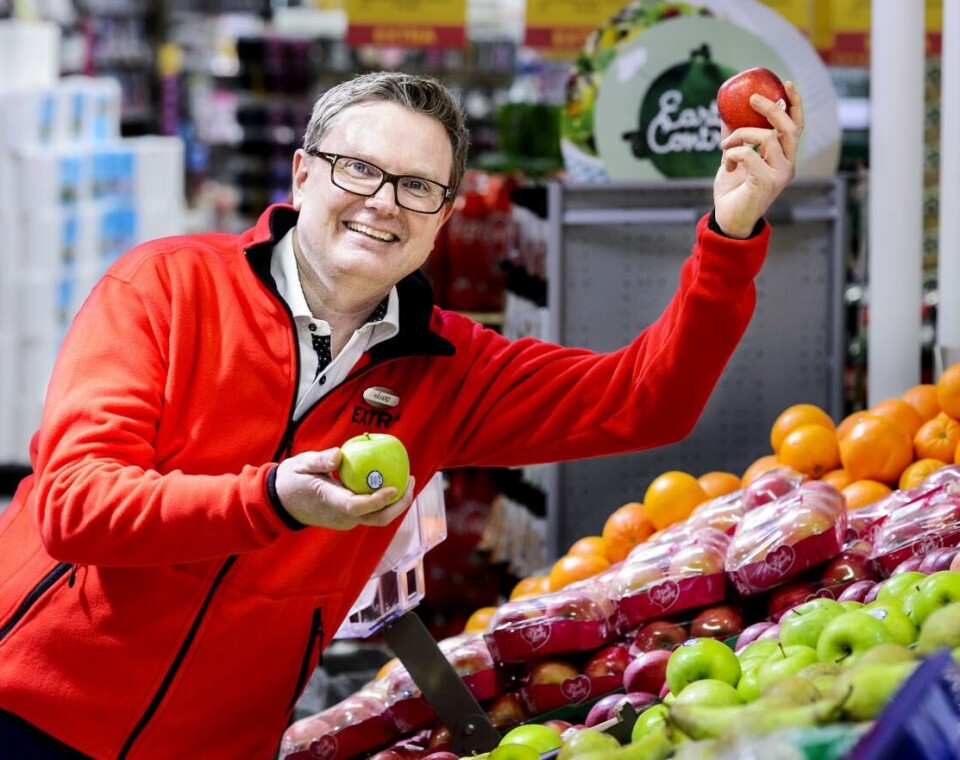 Håvard Jensen, kjededirektør i Extra, heier på frukt og grønt og tror at norske jordbær vil sette salgsrekord denne sommeren.