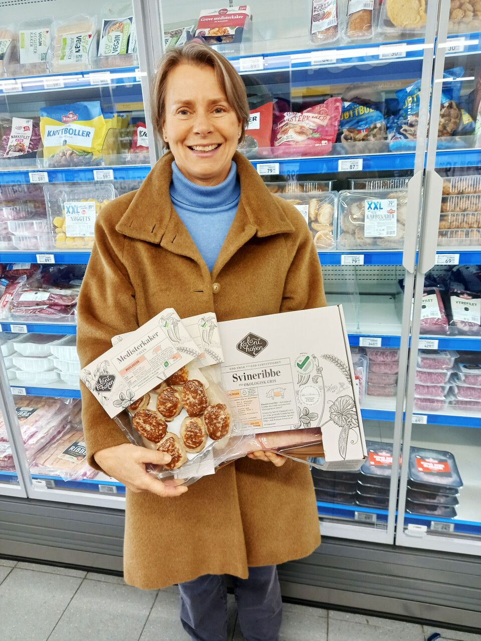 Hos Rema 1000 Vinderen fant markedsrådgiver Cathrine Andersen i Økologisk Norge fersk økologisk ribbe, medisterkaker og julepølser. Ingen av de andre butikkene har noe av dette i sitt julesortiment.