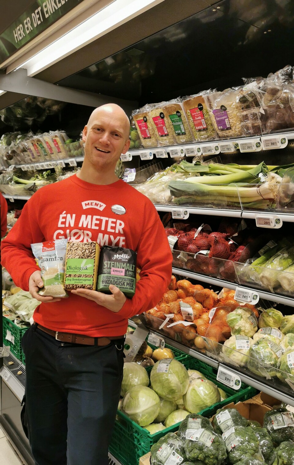 Assisterende butikksjef Martin Garder hos Meny Tangen på Nesodden har en kundegruppe som er spesielt opptatt av økologi, dyrevelferd samt kortreist og alternativ mat.
