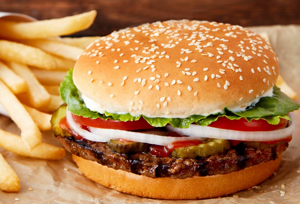 Burgerkjeden prøver å kvitte seg med stempelet som leverandør av usunn junk food. Regjeringen foreslår et forbud for reklame om usunn mat og drikke som er rettet mot barn og unge.