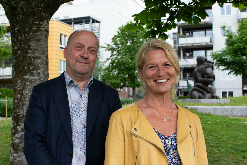 Dag Henning Reksnes, direktør i MatPrat, og Katrine Røed Meberg, generalsekretær i Norges Birøkterlag, har stor tro på at samarbeidet vil sørge for at norsk honning vil bli mer ettertraktet.