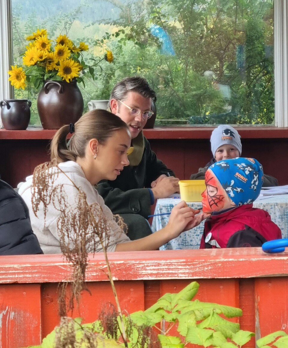 Økouka er noe for hele familien. Det virker i alle fall slik på dette blinkskuddet.