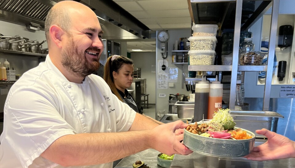 Noe helt for seg selv: Benjamin Turan Dogan driver en særegen restaurant med sjømat og veganske retter på menyen, der minst 50 prosent av råvarene er økologiske.