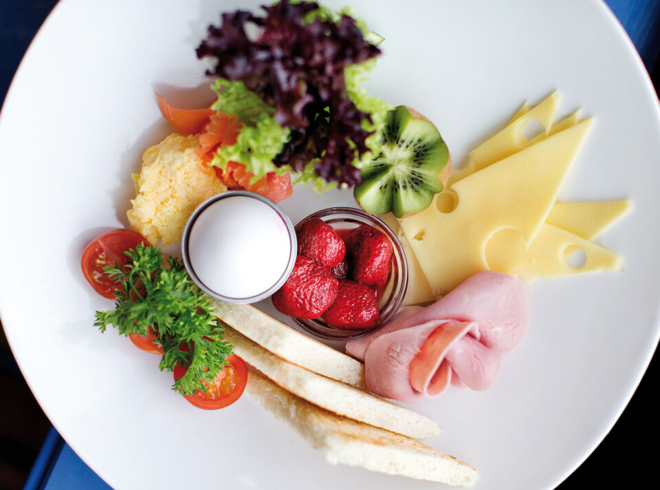 Frokosttallerken hos Hotel Ullensvang på Lofthus i Hardanger, basert på lokale råvarer.