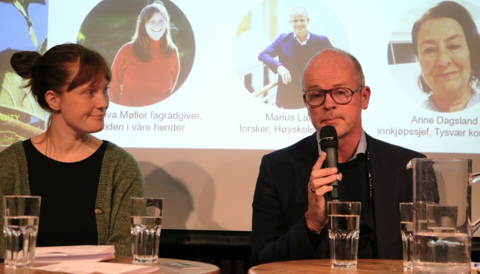 – Hele seks av ti offentlige aktører har ikke oversikt over hvem de kjøper av, hvor de kjøper fra og for hvor mye fordi det føres ikke statistikk, sa en nokså ettertenksom Marius Langseth. Ved siden av ham en ikke mindre betenkt Ingrid Kleiva Møller, fagrådgiver for bærekraftig mat i Framtiden i våre hender.