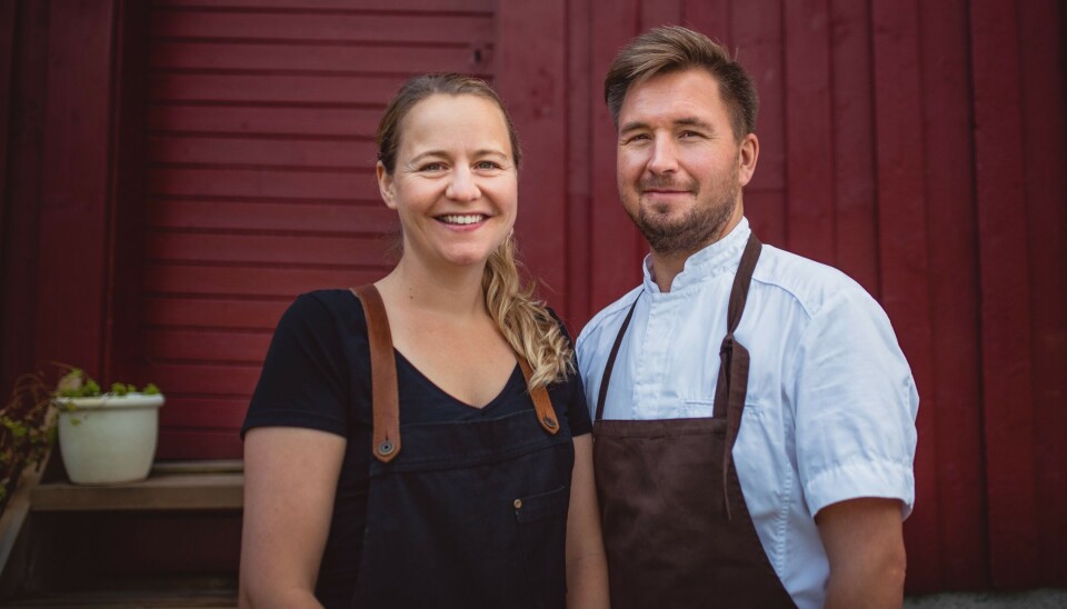 Ekteparet Elise Bratteng Rønning og Marius Martinsen fra Utskarpen har skapt en matdestinasjon i toppklasse, som tilbyr både matopplevelser og overnatting, mener juryen.