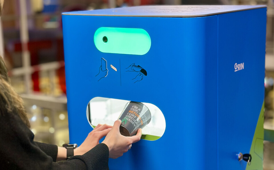 Teknologien for pantemaskinen baserer seg på kunstig intelligens. Automatene kan ta imot både kopper og matbokser.