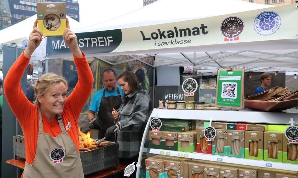 Mona Elisabeth Rustad fra Metervare, det lille pølsemakeriet midt i storbyen, nærmere bestemt på Sinsen i Oslo. Bedriften vil erstatte plastemballasjen med emballasje basert på nordisk trefiber.