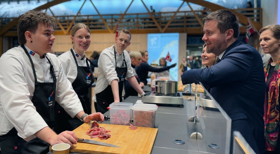 Landbruks- og matminister Geir Pollestad i prat om mat med dem som har førstehånds kunnskap om det etter at han åpnet den norske paviljongen på den internasjonale mat- og reiselivsmessen Grüne Woche 2025 i den tyske hovedstaden.