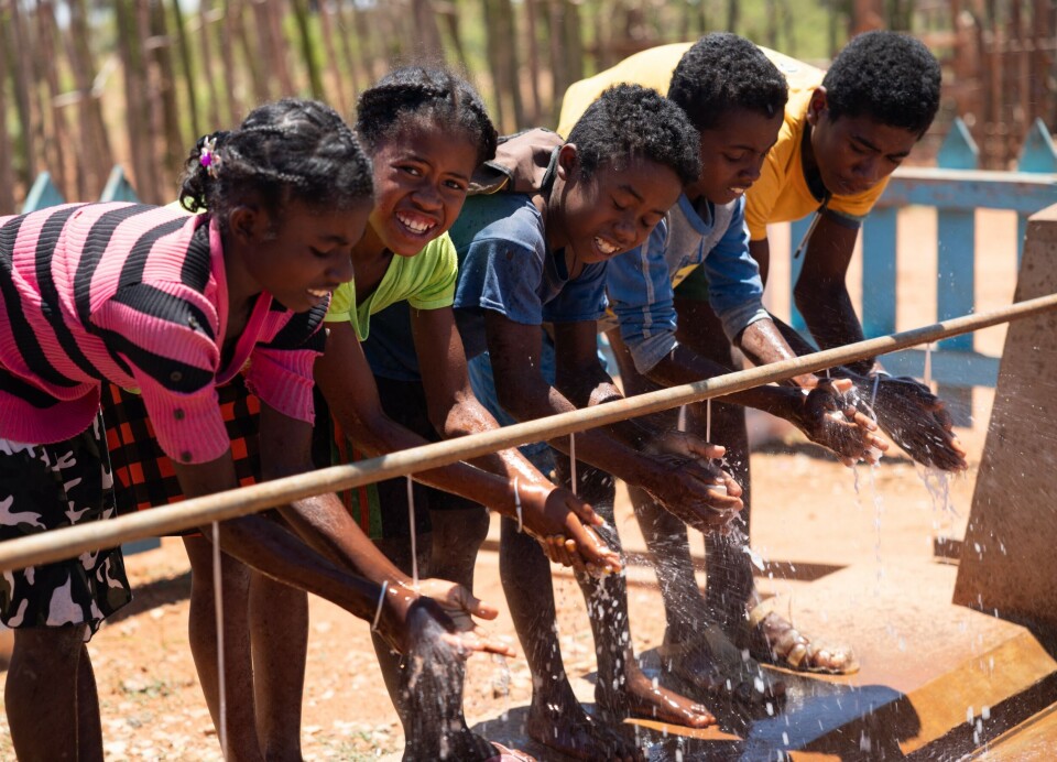 Samarbeidet har så langt resultert i 21 skoler og et omfattende vannprosjekt. Nå står bærekraftige økolandsbyer for tur.