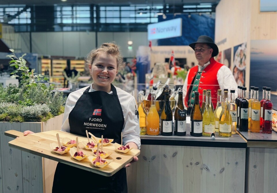 Jordbrukets forhandlingsvalg foreslår at økonomisk støtte til den internasjonale mat- og reiselivsmessen i Berlin ikke lenger tas fra Utviklingsprogrammet for landbruksbasert utvikling og verdiskaping. Det er viktig å nevne at mange deltakere sitter igjen med en positiv opplevelse etter å ha deltatt i mat- og reiselivsmessen. De er imponert over den norske paviljongen og stolt av å representere Norge i utlandet.