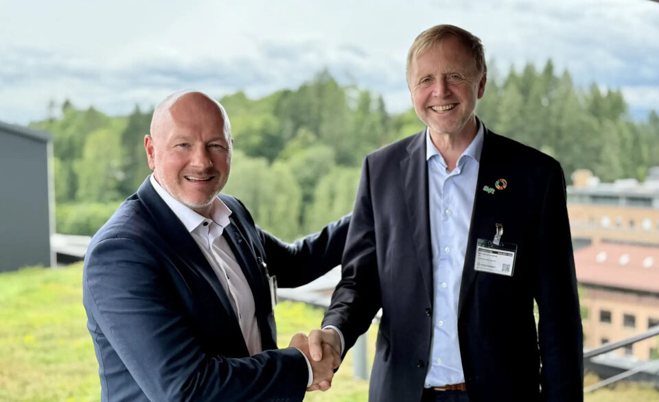 Bamas medlemskap skal styrke Skifts arbeid med grønn omstilling innen landbruk og matproduksjon. Bent Andersen fra Bama (til venstre) og Bjørn Kjærand Haugland fra Skift gir hverandre handa på det. Bamas medlemskap skal styrke Skifts arbeid med grønn omstilling innen landbruk og matproduksjon. Bent Andersen fra Bama (til venstre) og Bjørn Kjærand Haugland fra Skift gir hverandre handa på det.