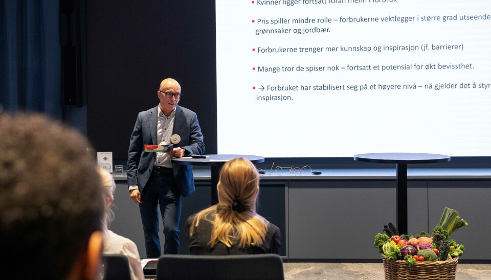 – Det gir grunn til bekymring at de som spiser lite frukt og grønt synes at de spiser nok, sa analysesjef Tore Angelsen i OGF da han la fram tallene fra forbrukerundersøkelsen. – Det gir grunn til bekymring at de som spiser lite frukt og grønt synes at de spiser nok, sa analysesjef Tore Angelsen i OGF da han la fram tallene fra forbrukerundersøkelsen.
