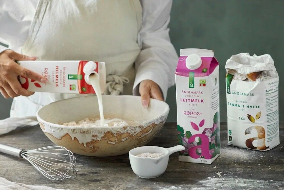 Rørosmeieriet har de siste 15 årene hatt et samarbeid med Coop Norge som innebærer at de selger flere av produktene i co-branding med Änglamark-merket i Coop-butikker. Rørosmeieriet har de siste 15 årene hatt et samarbeid med Coop Norge som innebærer at de selger flere av produktene i co-branding med Änglamark-merket i Coop-butikker.