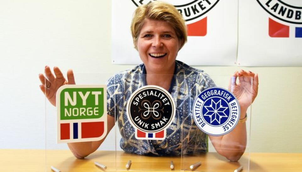 Nina Sundqvist har gått av som toppsjef i Stiftelsen Norsk Mat. Her med de tre offisielle merkeordningene for mat i Norge som stiftelsen forvalter.
